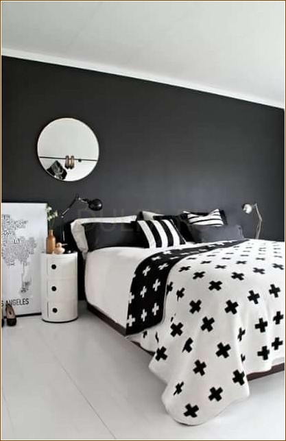 Черно-белое сочетание цветов — идеальное решение для спальни