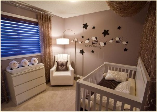 Как украсить комнату для новорожденного: сочетаем практичность и удобство