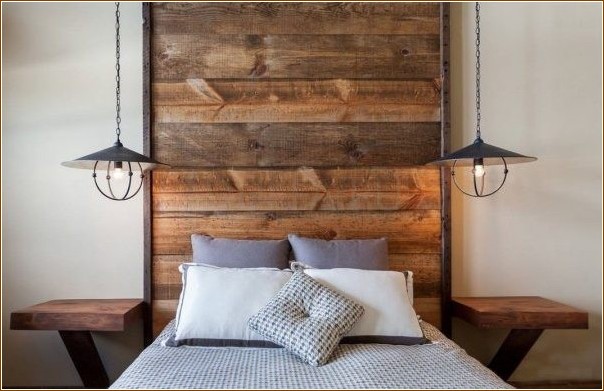 Деревянная отделка стены у изголовья кровати