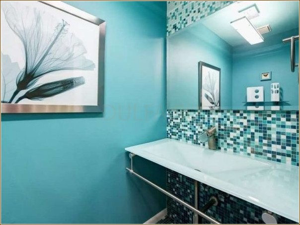 Синий и бирюзовый цвета — топовые оттенки для ванной комнаты