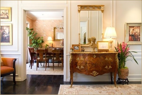 Successful examples of antique furniture in the interior