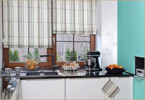 Рулонные шторы на кухню: какие оттенки и виды лучше выбрать?