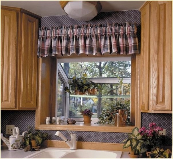 Красиво украшаем окна на кухне
