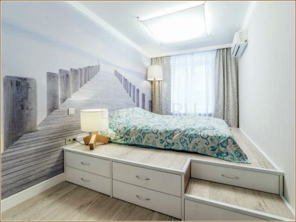 Кровать-подиум в современном интерьере