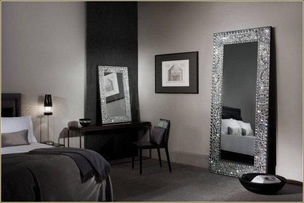 Зеркала в спальне: преимущества, правила расположения