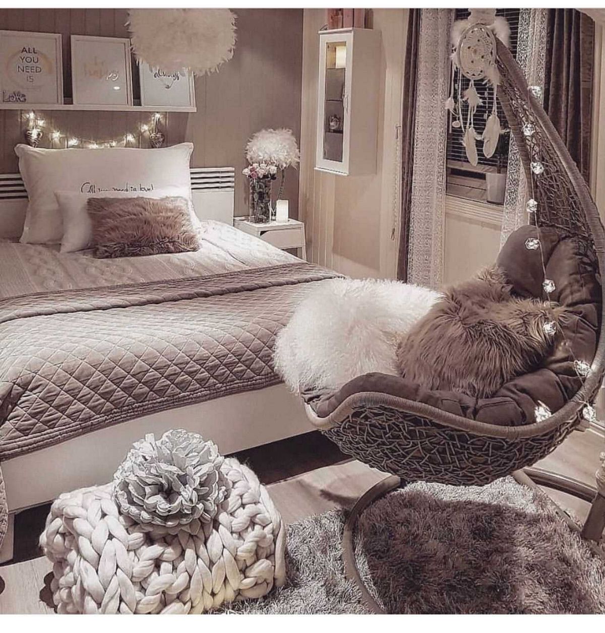 Вязаная спальня: новое направление в интерьере, уютный декор, стильное помещение