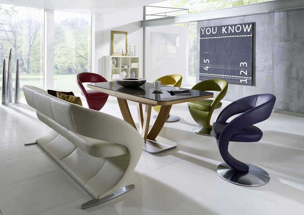 ТОП-10 модных тенденций в интерьере: уникальные кресла с ушами, кофейный столик, комод в стиле ар-деко